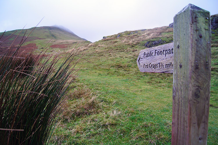 Footpath sign to Ard Crags