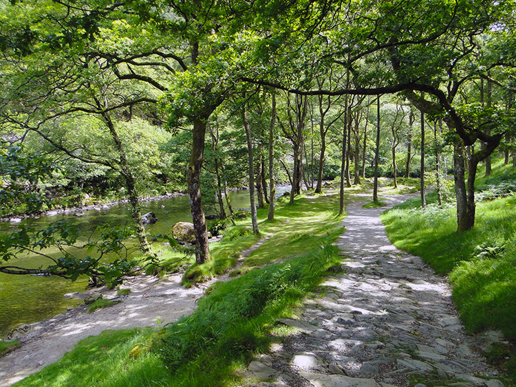 Following the Derwent upstream to Rosthwaite