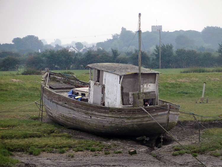 Abandoned boat in Bridgwater Bay