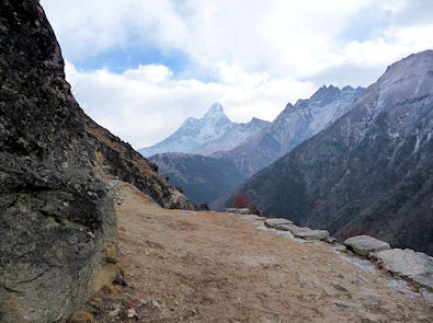 Ama Dablam straight ahead, dream rather than reality