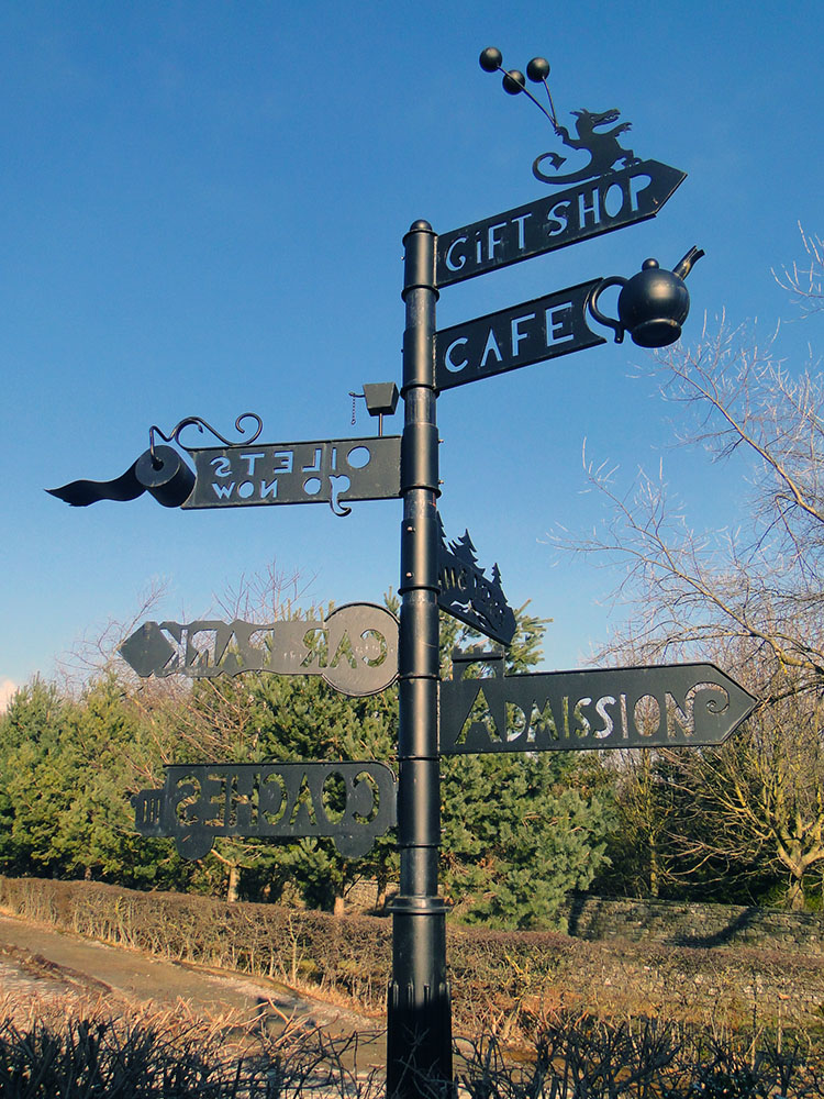Appropriate signs of where to go in Tupgill Park
