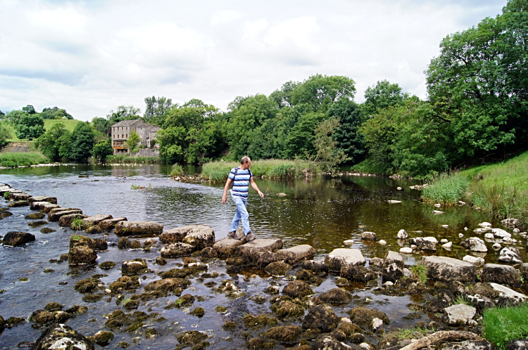 Stepping stones across the River Wharfe at Linton