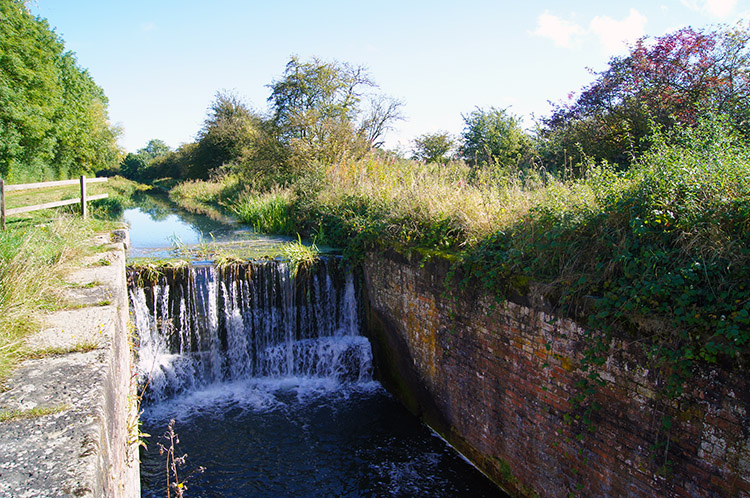 Disused lock between Canal Head and Coates Bridge