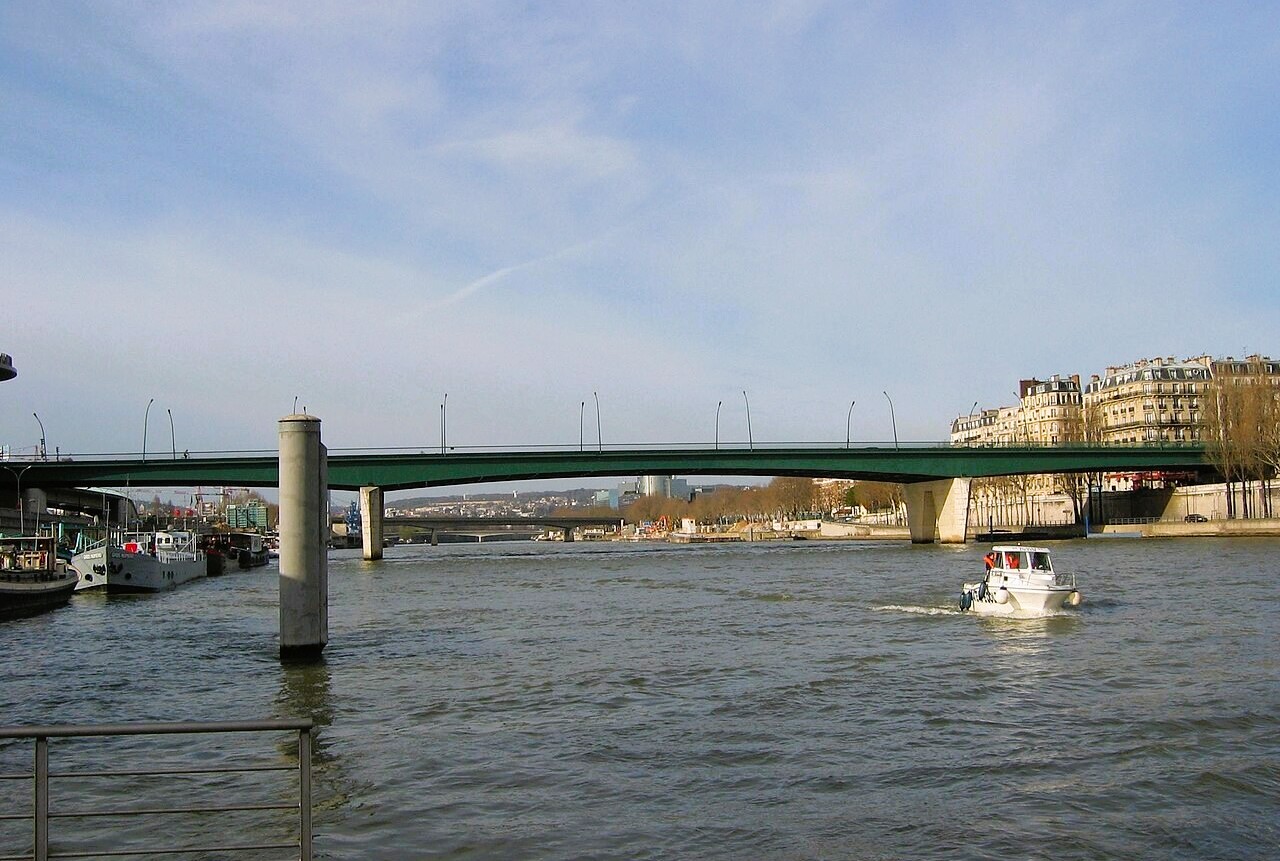 Pont du Garigliano where the GR®75 crosses the Seine
