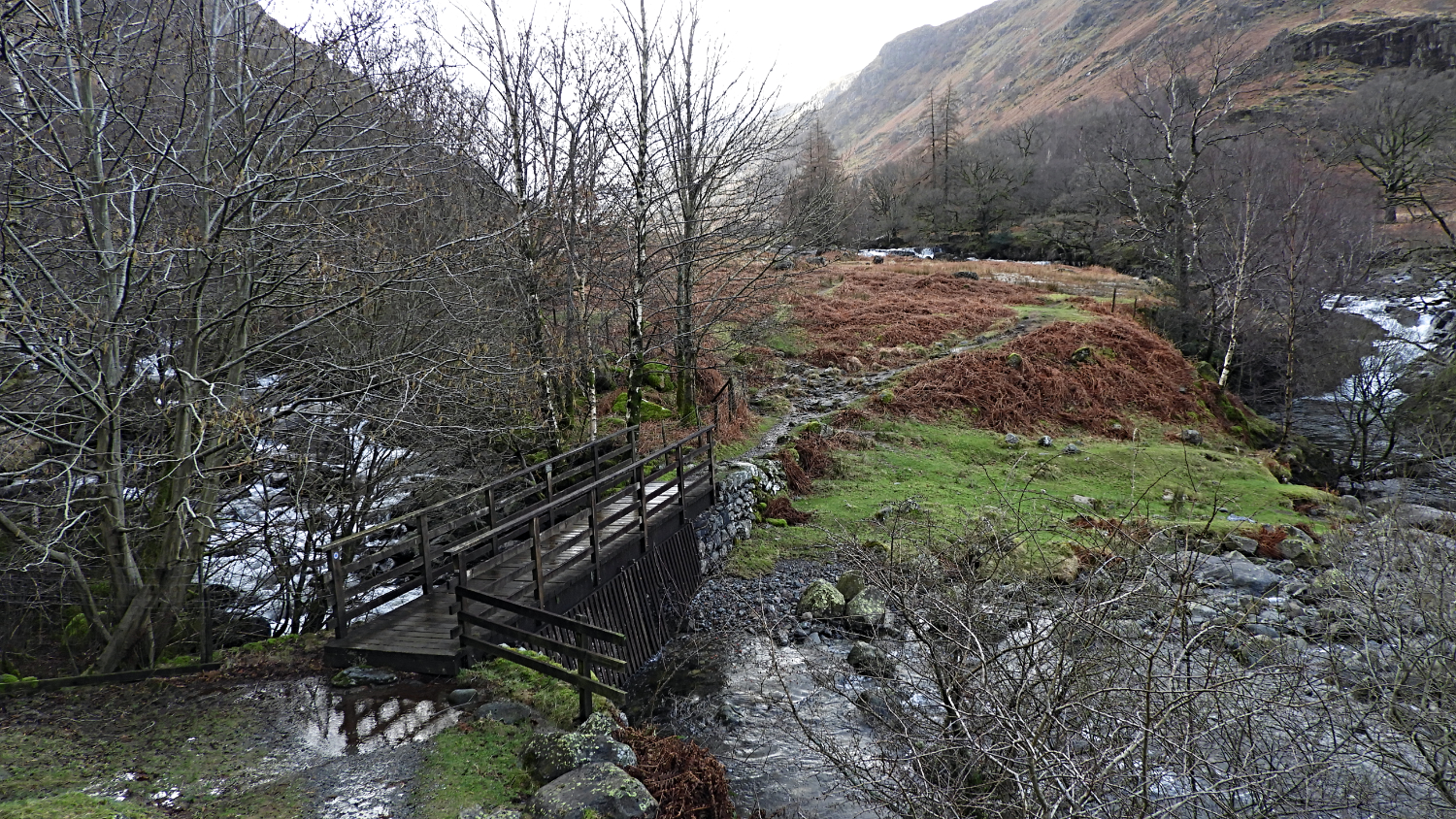 Footbridge over Greenup Gill at Smithymire Island