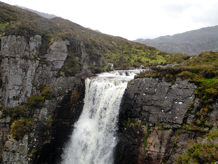 Loch na Gainmhich waterfall