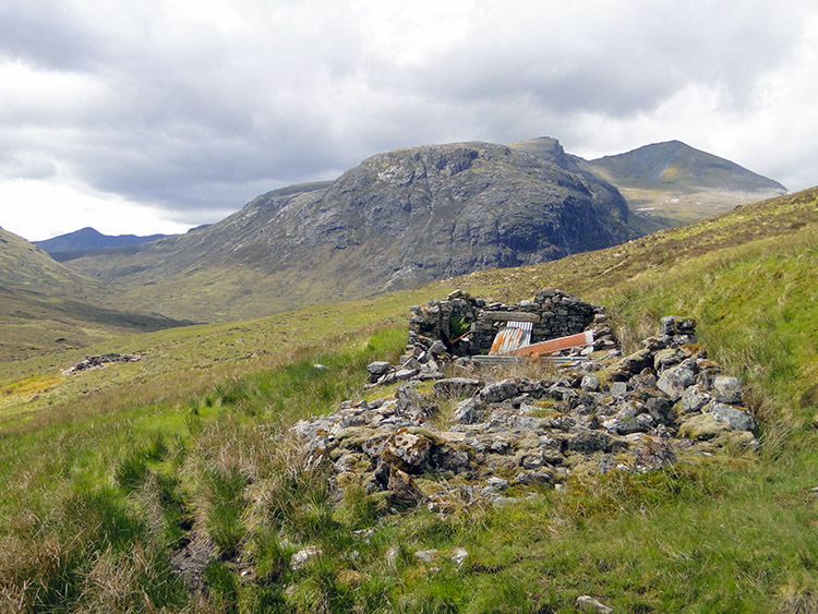 Abandoned building at Feinasheen and Sgurr Dubh