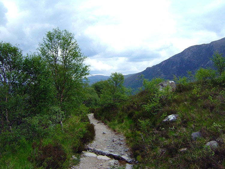 Beginning the descent from Mam Beag