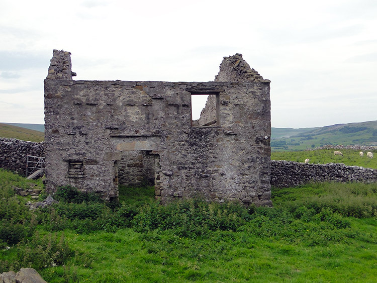 Abandoned building at Sell Gill Holes