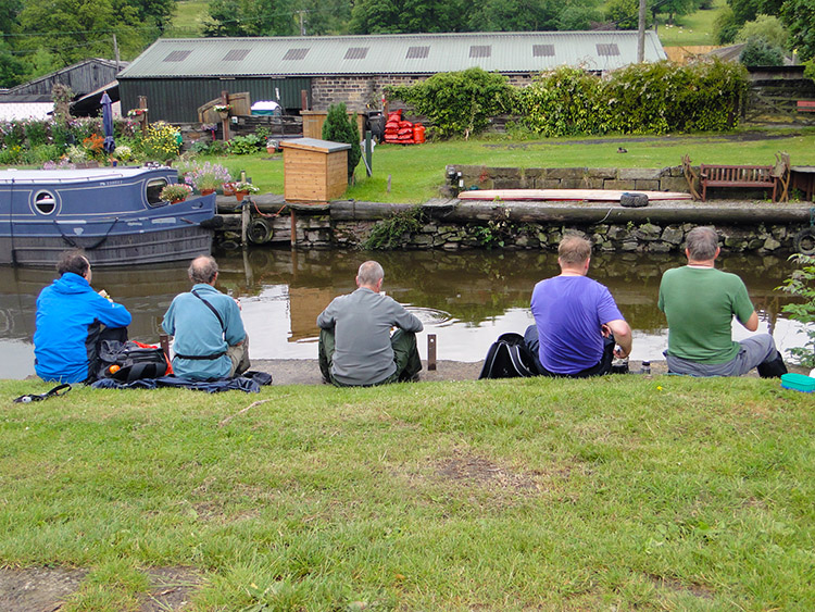Lunch by the canal near East Marton