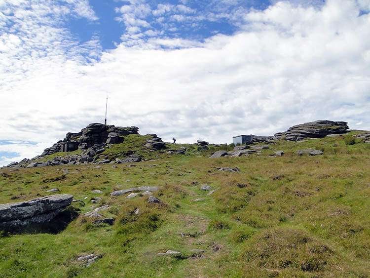 Climbing to Yes Tor