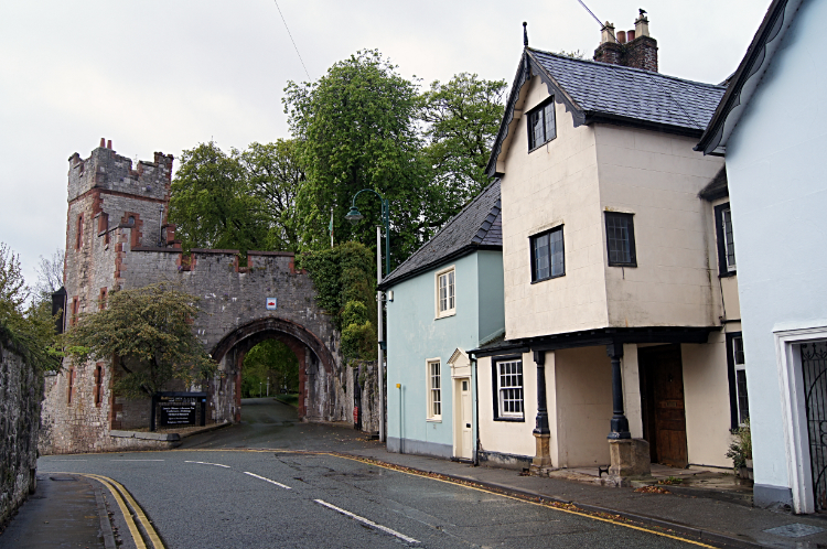 Gate to Ruthin Castle