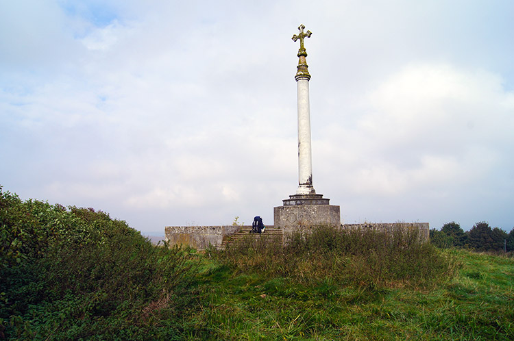 Monument to Robert Loyd-Lindsay
