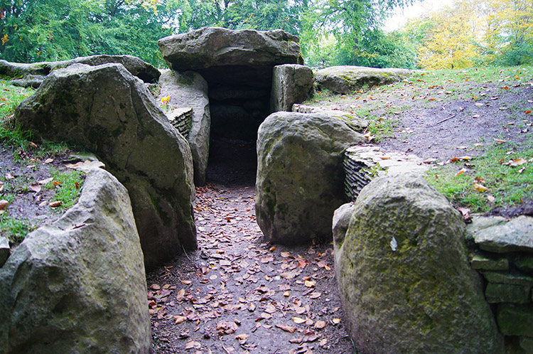 Entrance to the tomb of Wayland's Smithy