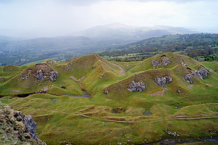 Disused quarries at Darren Cilau