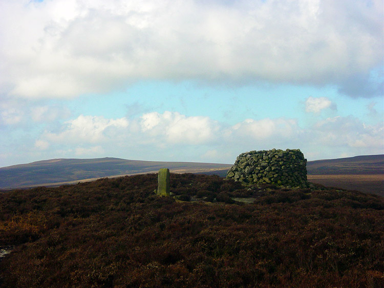 Shelter on top of Round Hill