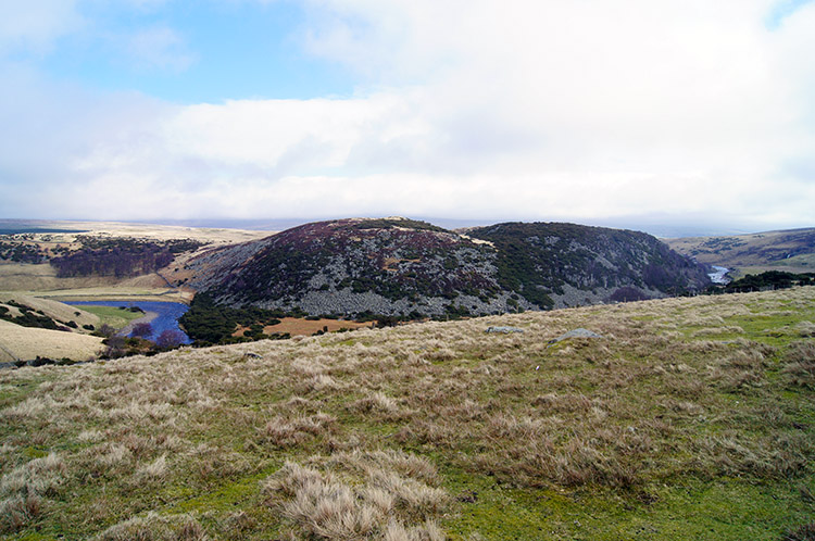 Twin domes of High Knott and Yearl Hill
