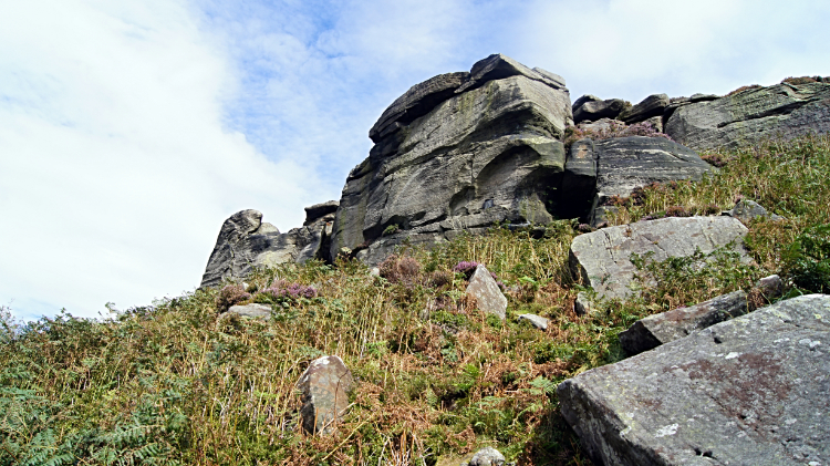 Gritstone outcrops on the climb to Danby Rigg
