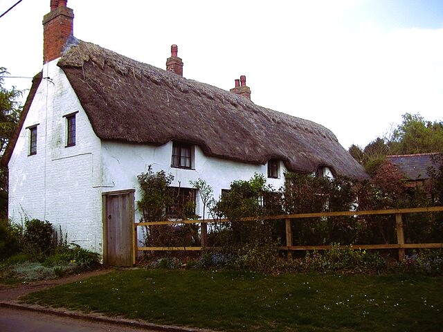 Thatched Cannon Cottage in Naseby