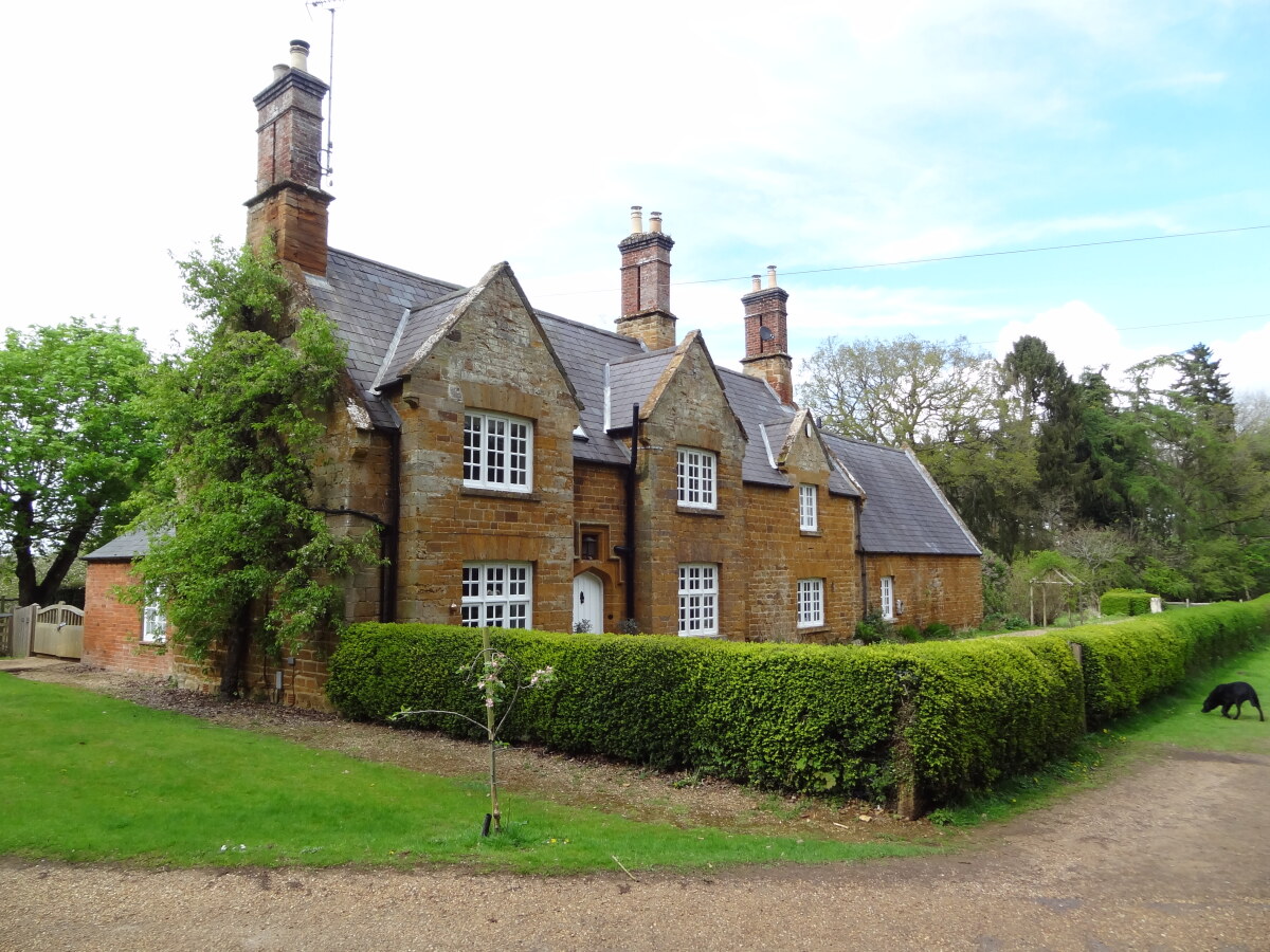 Cottages near Great Brington