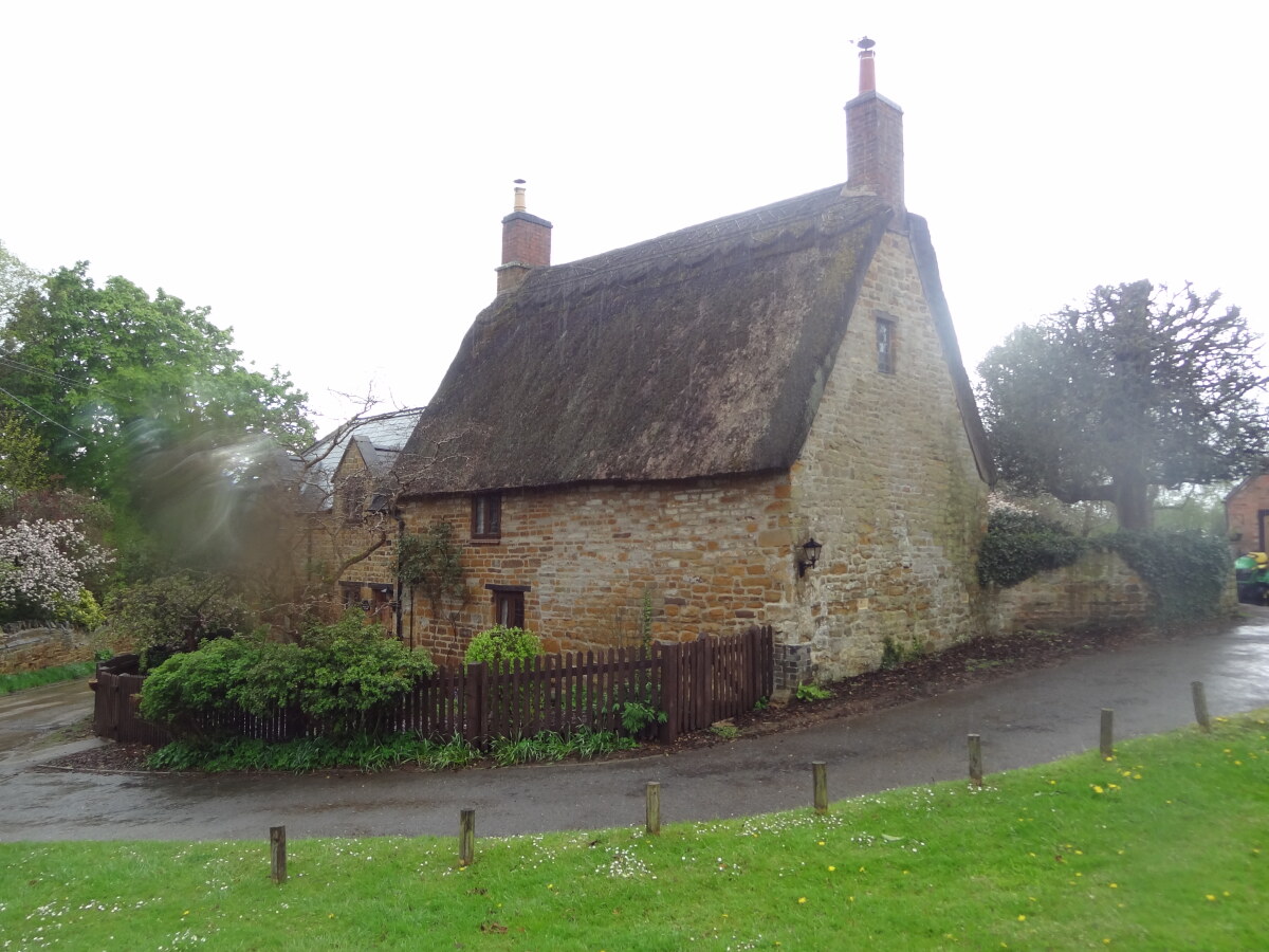 Thatched cottage in Harlestone