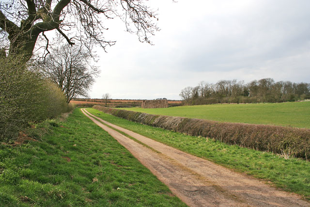 Path between Little Humby and Ropsley
