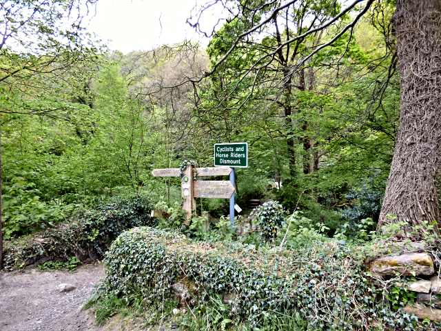 Goyt Way fingerpost near Strines