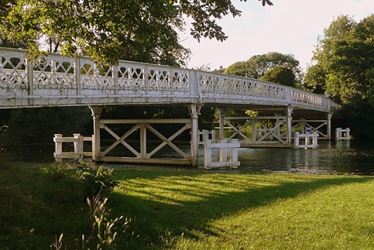 Whitchurch-on-Thames Toll Bridge