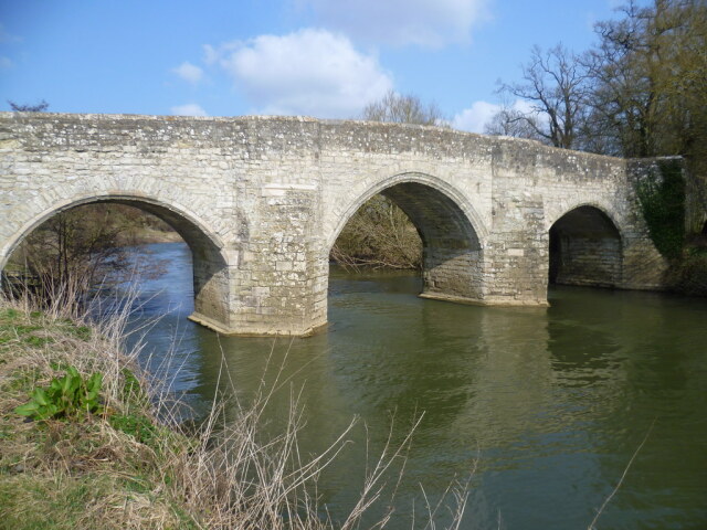 River Medway flowing under Teston Bridge