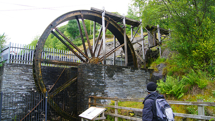 Water wheel at Pont-rhyd-y-groes