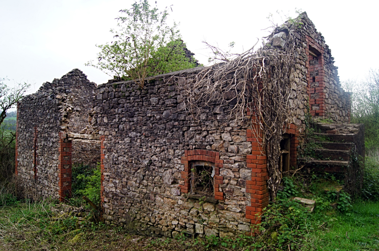 Derelict building at Bwlch-y-cwm